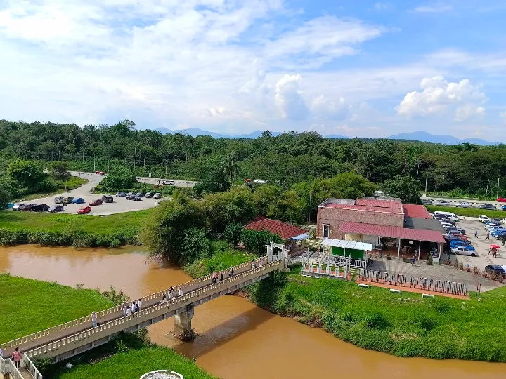 The Bridge near Kellie's Castle